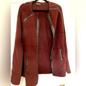 Trouvé cape-burgundy